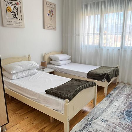 Sol Apartments - 2 Bedrooms Shkoder Bagian luar foto