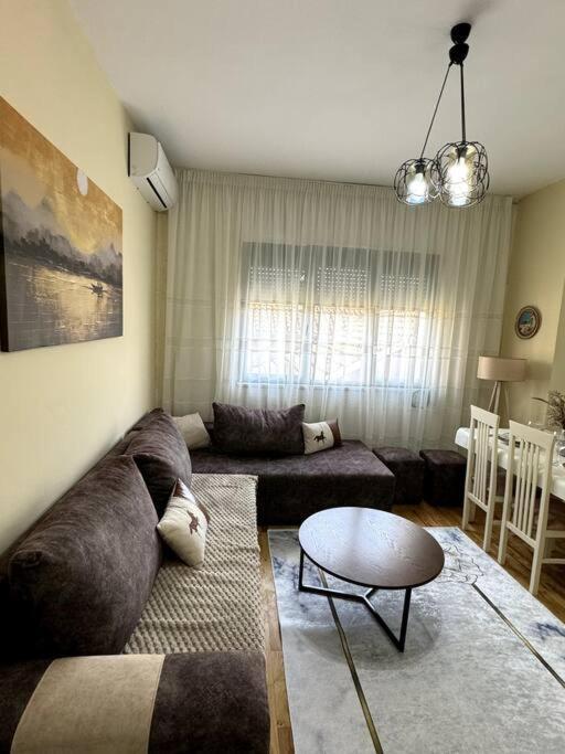 Sol Apartments - 2 Bedrooms Shkoder Bagian luar foto