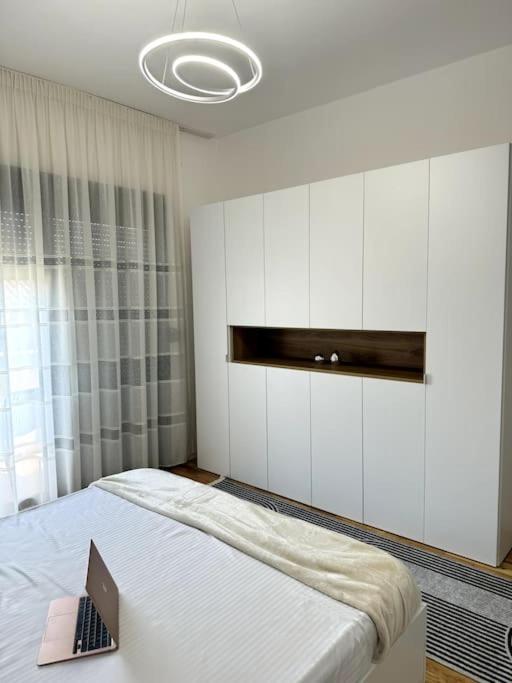 Sol Apartments - 2 Bedrooms Shkoder Bagian luar foto