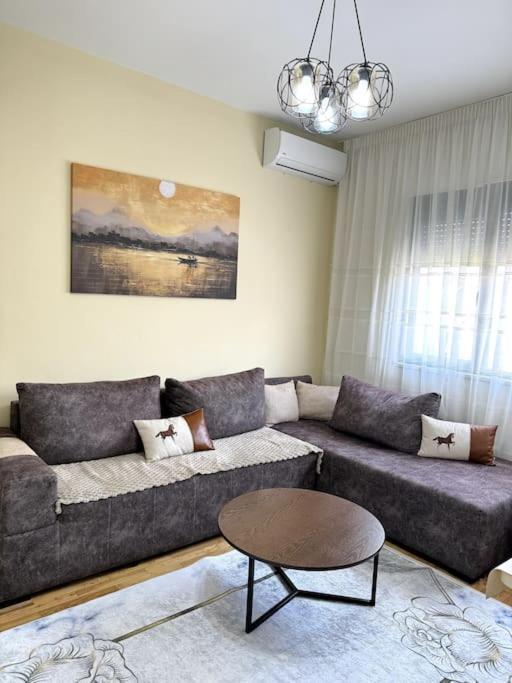 Sol Apartments - 2 Bedrooms Shkoder Bagian luar foto