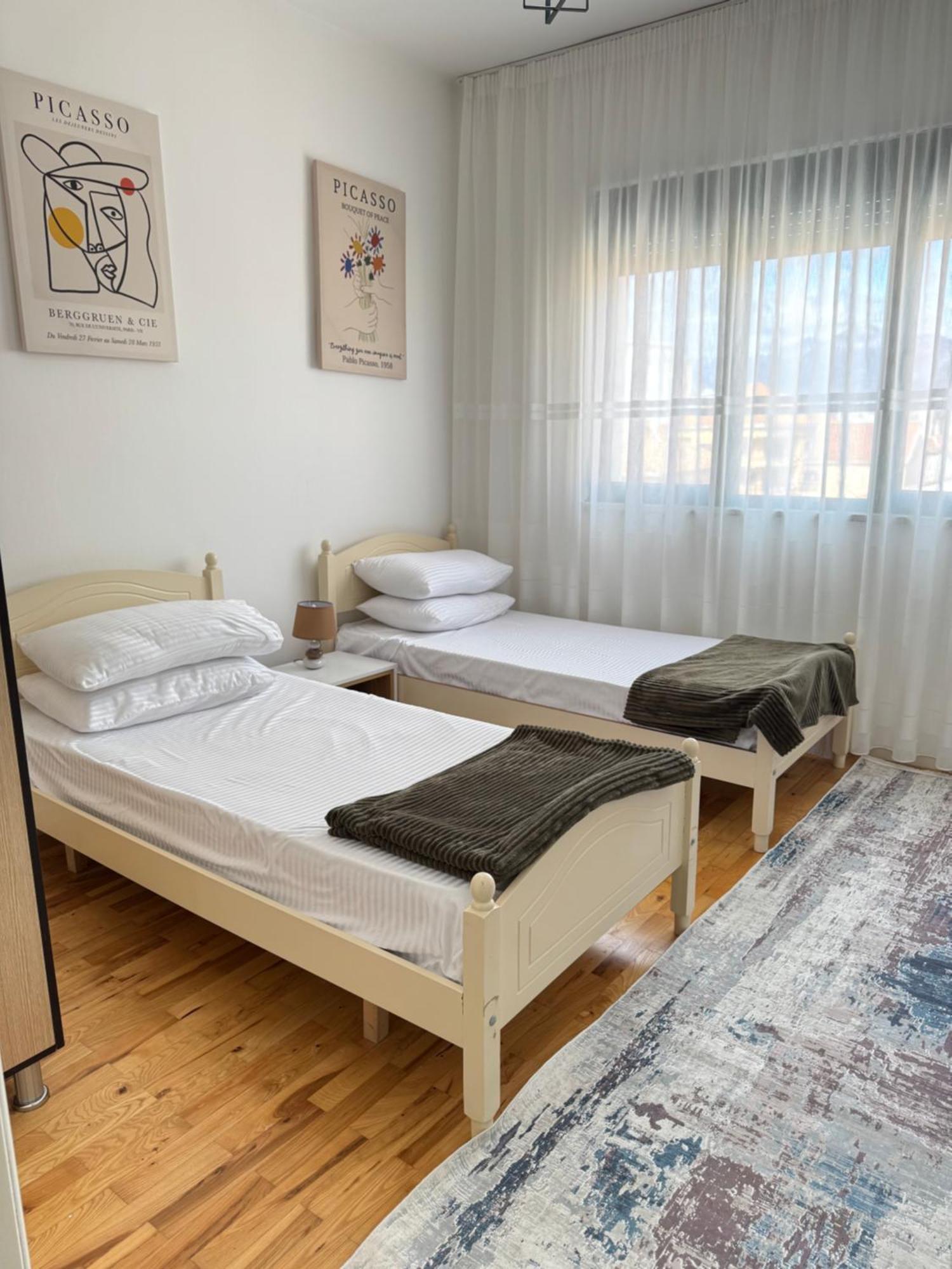 Sol Apartments - 2 Bedrooms Shkoder Bagian luar foto